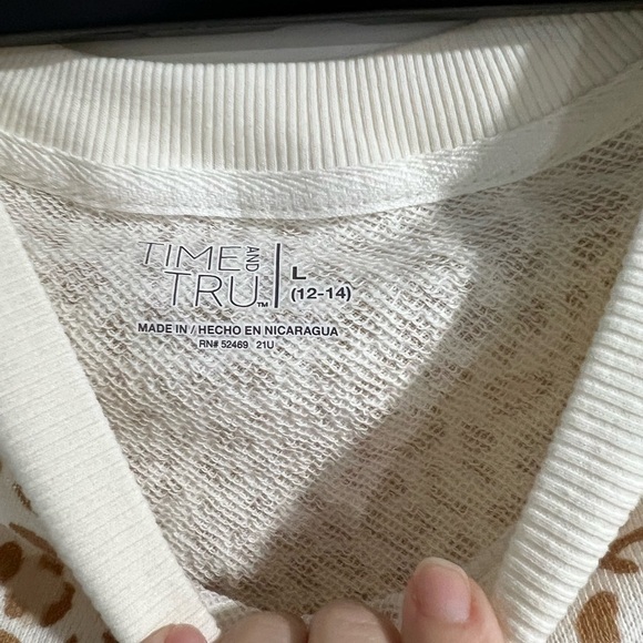 Women’s crew neck sweatshirt L large 12-14 cream brown animal Print‎ time & tru - Picture 4 of 8